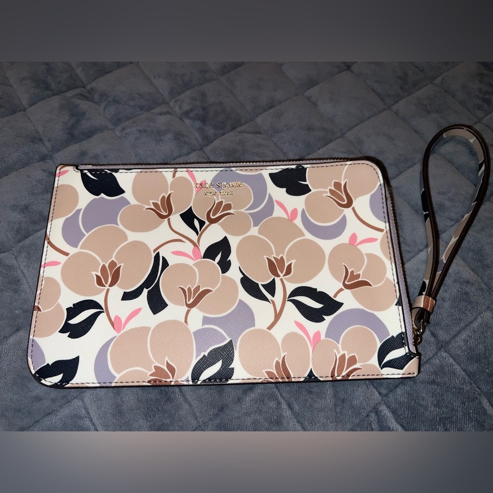 Kate Spade Cream and Navy Clutch with Flower Design. NWOT